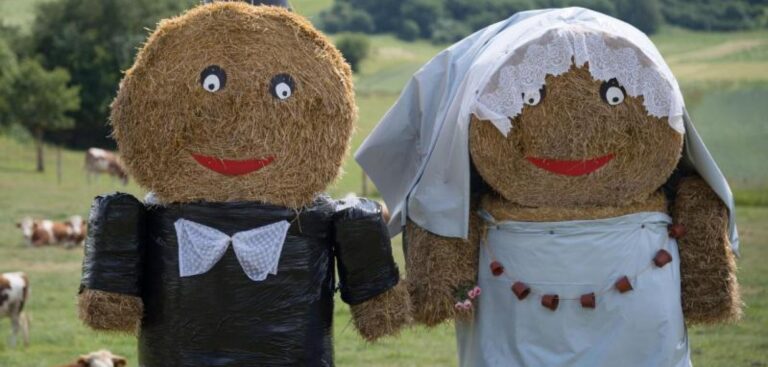 Strohballen-Brautpaar